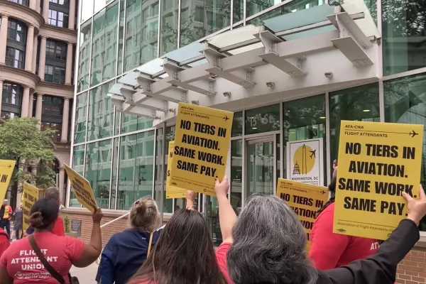 Flight Attendants Demonstrate at Regional Airline Association Conference