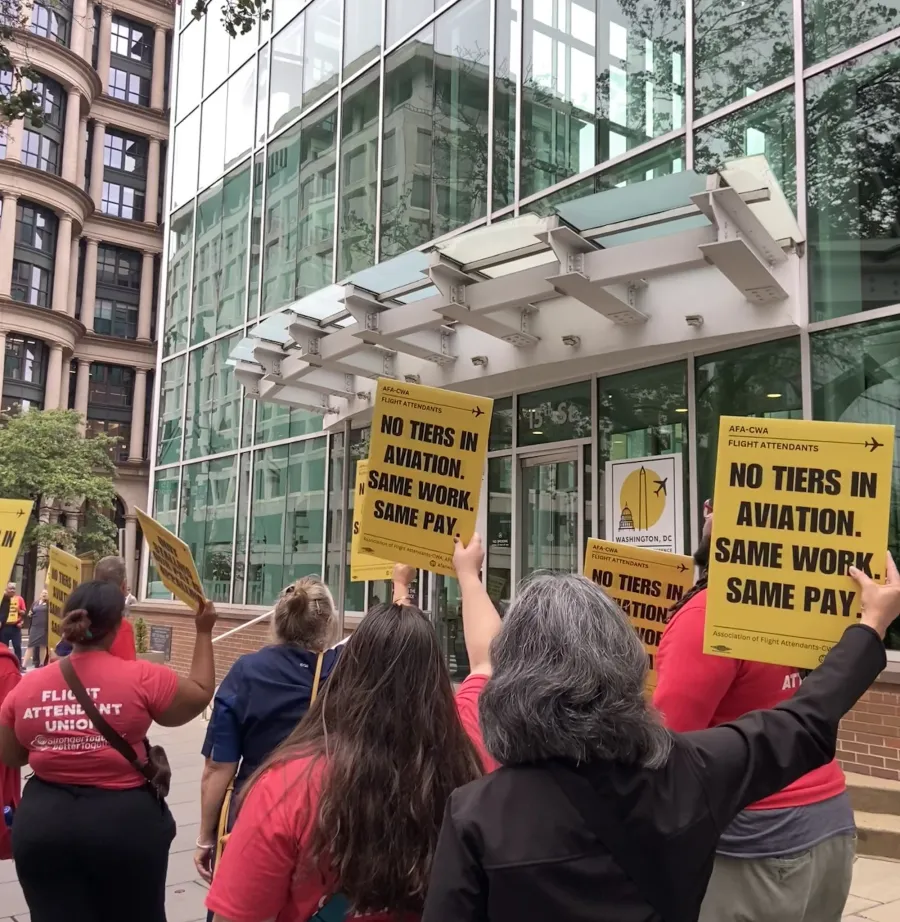 Flight Attendants Demonstrate at Regional Airline Association Conference